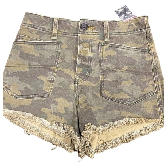 NWT FREE PEOPLE ARMY CAMO SHORTS  SZ 27CRVY BUTTON FLY HIGH WAISTED RAW HEM - Picture 11 of 15